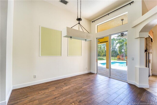 Building Photo - 5936 NW Brenda Cir