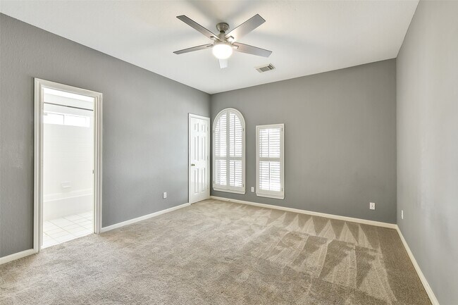 Building Photo - 5803 Song Ridge Ct