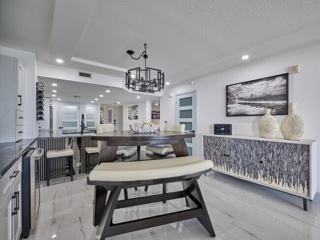 Building Photo - 5051 N Hwy A1A