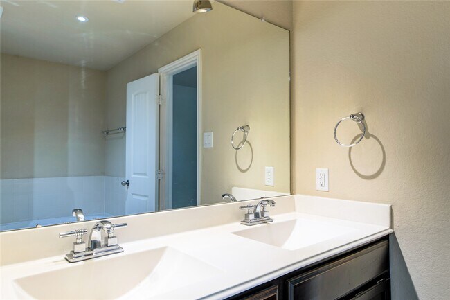 Building Photo - 9322 Limestone Ranch Ln