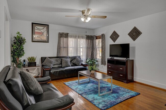 Building Photo - 814 N Buchanan Blvd