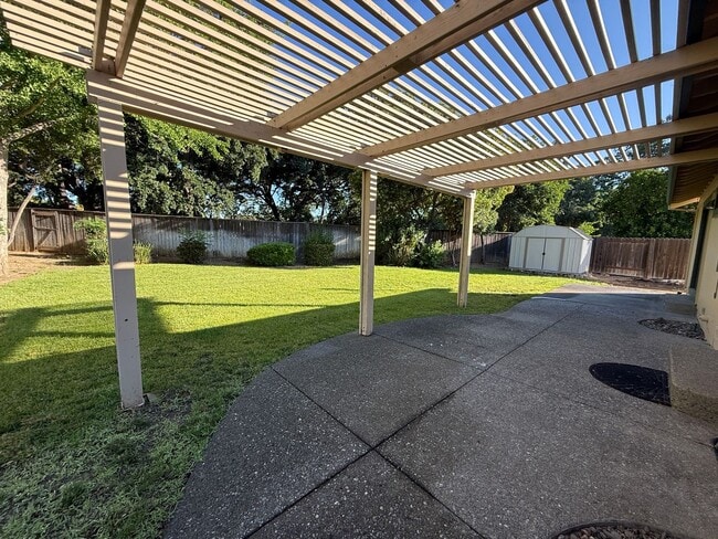 Building Photo - A Cute Single Quiet Court Home!