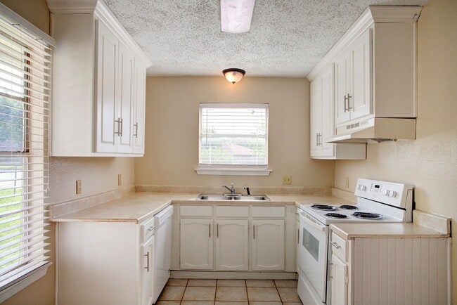 Building Photo - N. Cooper Duplex