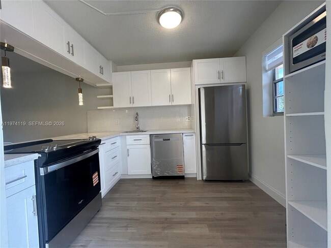 Building Photo - 301 Cambridge Rd