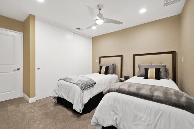 Building Photo - 363 San Remo St