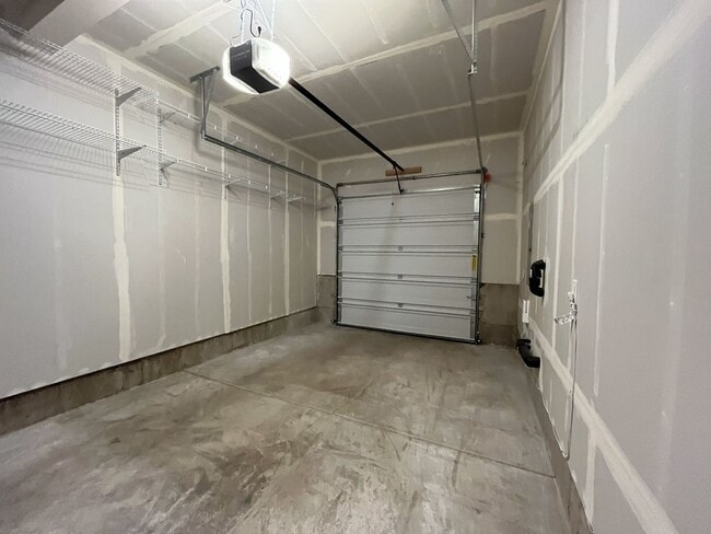 Building Photo - Modern 2022-Built 3-Bedroom Home with Open Layout, Entertainer’s Kitchen. Near Parks & Playgrounds