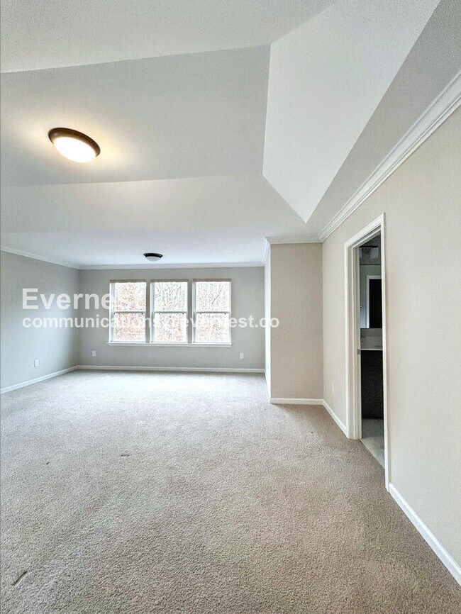 Building Photo - 2031 Darby View Ln