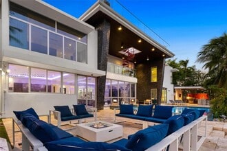 Building Photo - 300 Royal Plaza Dr