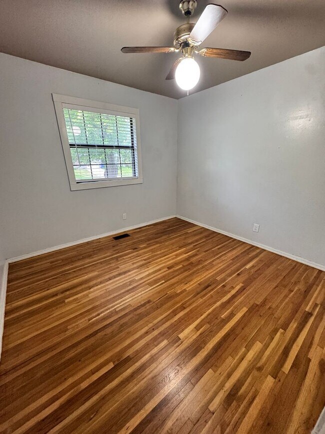 Building Photo - 5519 N Garrison Pl
