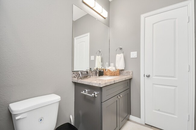 Building Photo - 3019 Elysian St