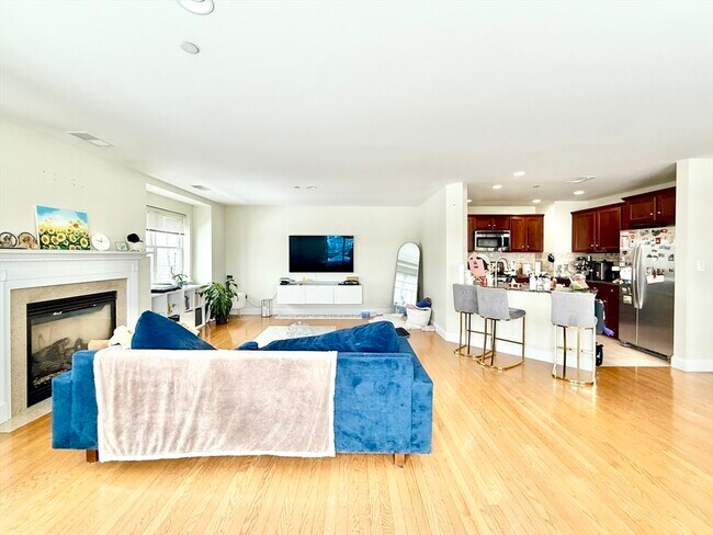 Building Photo - 120 Wyllis Ave