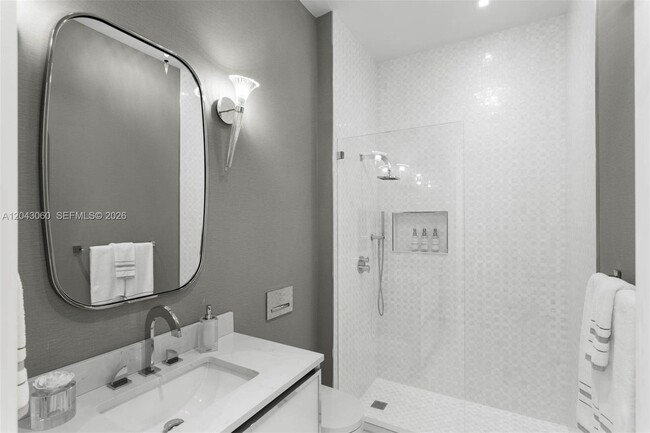 Building Photo - 2821 S Bayshore Dr