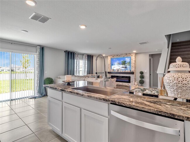 Building Photo - 5289 Fiddle Fig Ave