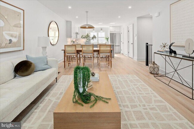 Building Photo - 911 N Irving St