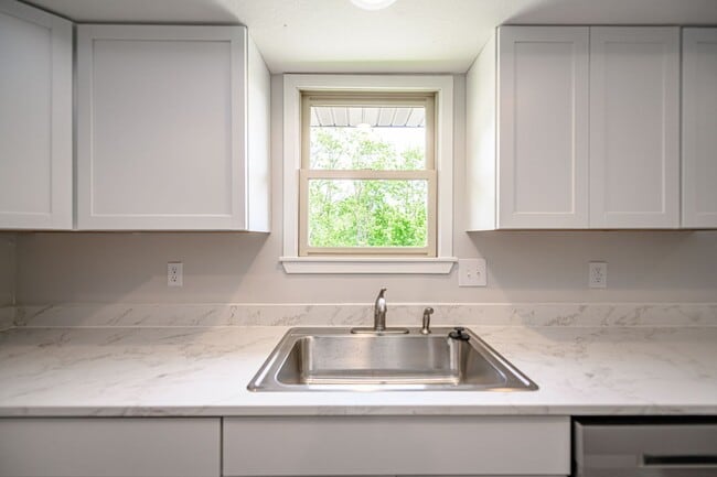 Building Photo - GEORGETOWN Duplex - SW Columbia – 3 Bed, 3...
