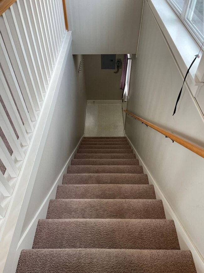 Building Photo - *** 1/2 MONTH FREE & FREE APPLICATION FEE ...