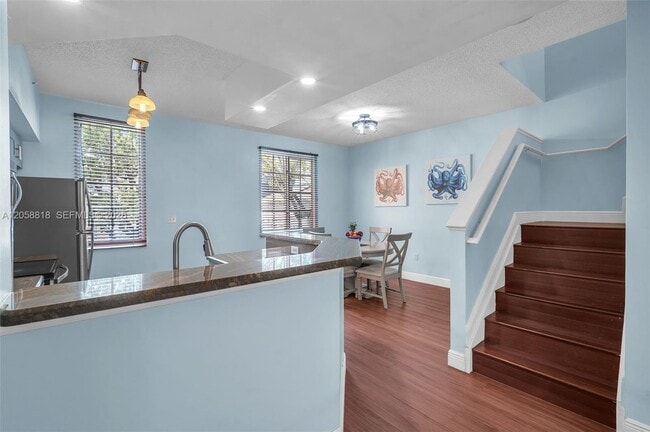 Building Photo - 2845 NE 185th St