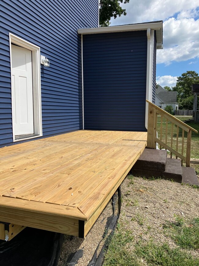 Building Photo - 1915 Poplar St