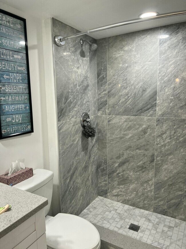 Building Photo - 2101 21st Ln