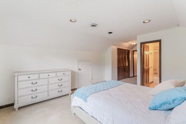 Building Photo - 2016 Rivergate Dr
