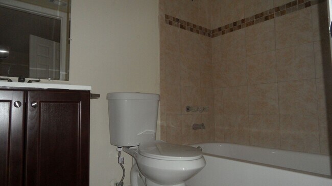 Building Photo - 2-Bed, 2-Bath Apartment with Balcony. Read...