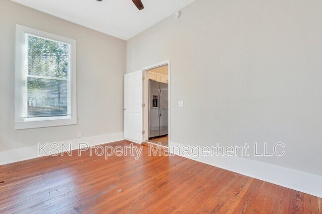 Building Photo - 309 W 33rd St