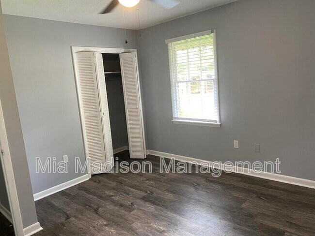 Building Photo - 7 Treadway St