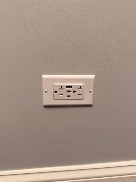 Building Photo - 7825 S Loomis Blvd