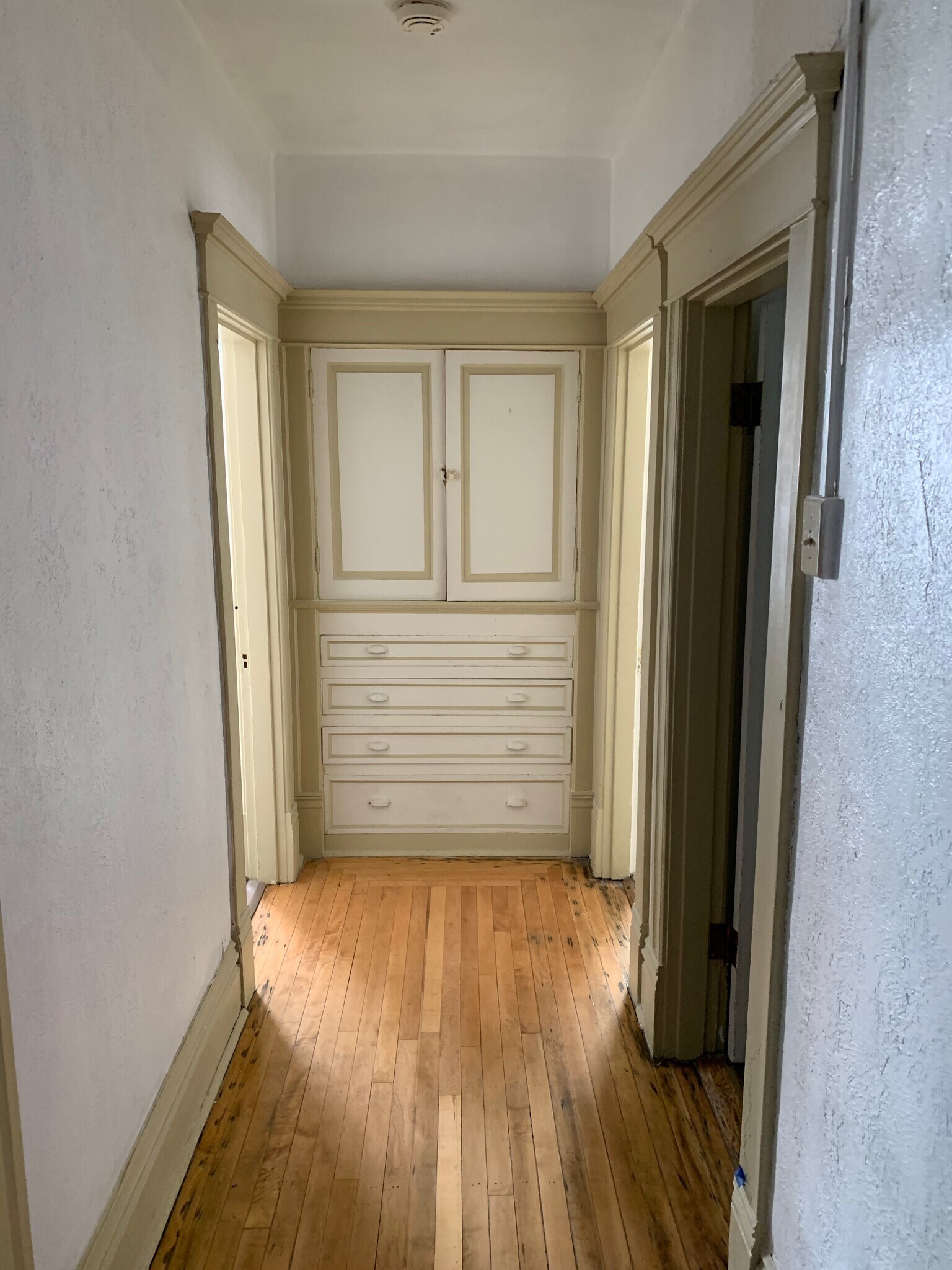 Building Photo - 800 W Broadway St