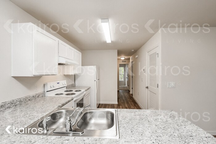 Building Photo - 27382 Pasadena Dr