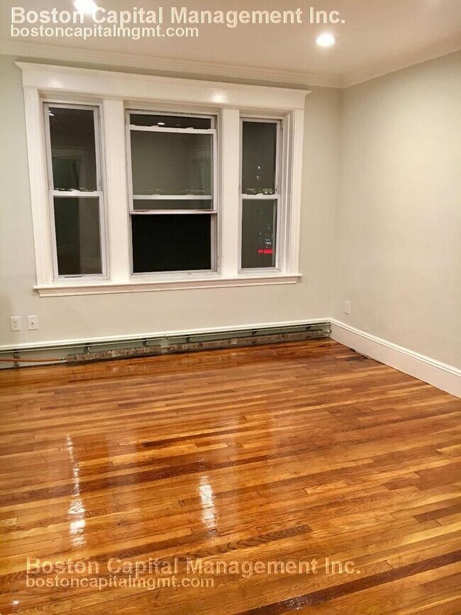 Building Photo - Four Bed Two bath in Allston..... DON'T MISS OUT...