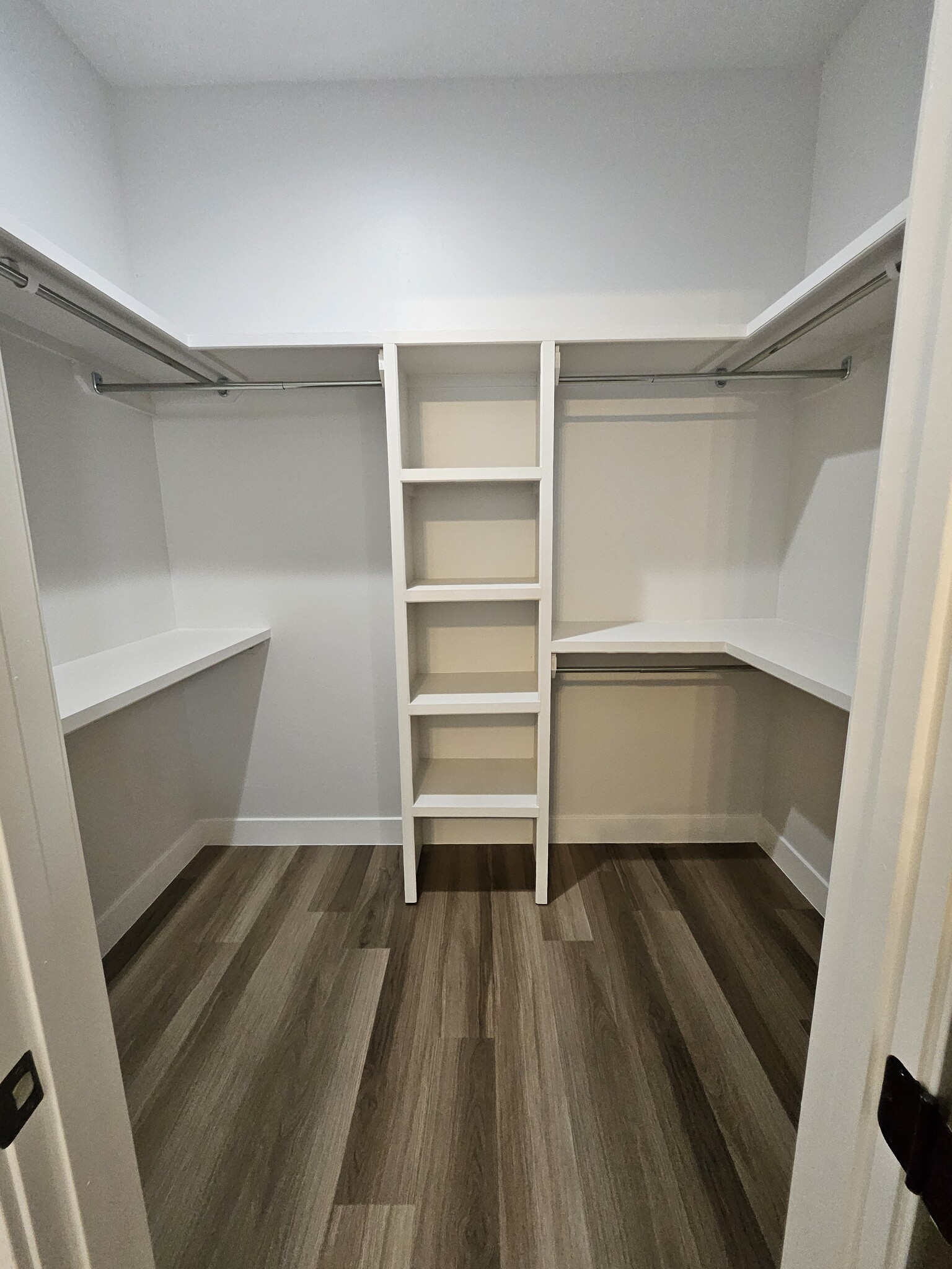 Building Photo - 1003 N Armijo St