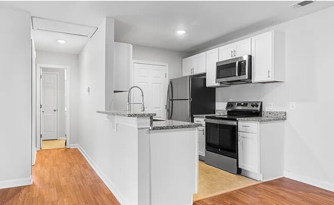 Primary Photo - King George Apartments