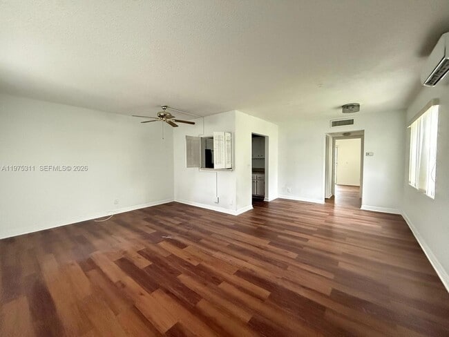 Building Photo - 104 Easthampton E