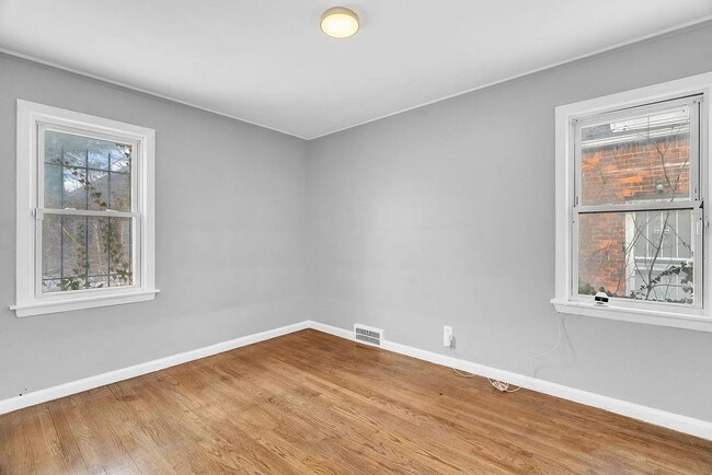 Building Photo - 5595 Cadieux Rd