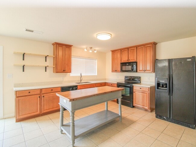 Building Photo - Modern and updated home in desirable East ...