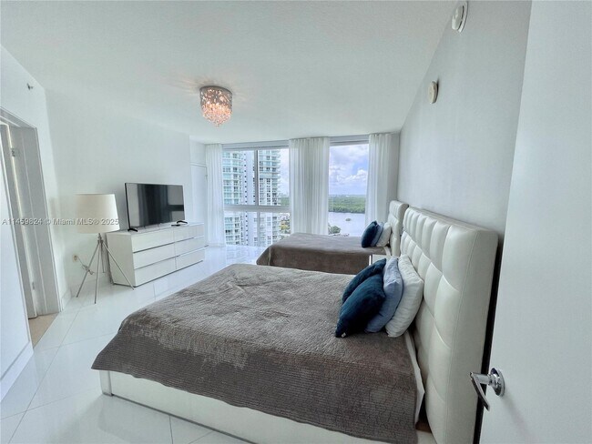 Building Photo - 200 Sunny Isles Blvd