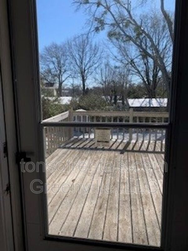 Building Photo - 412 Rogers Ave