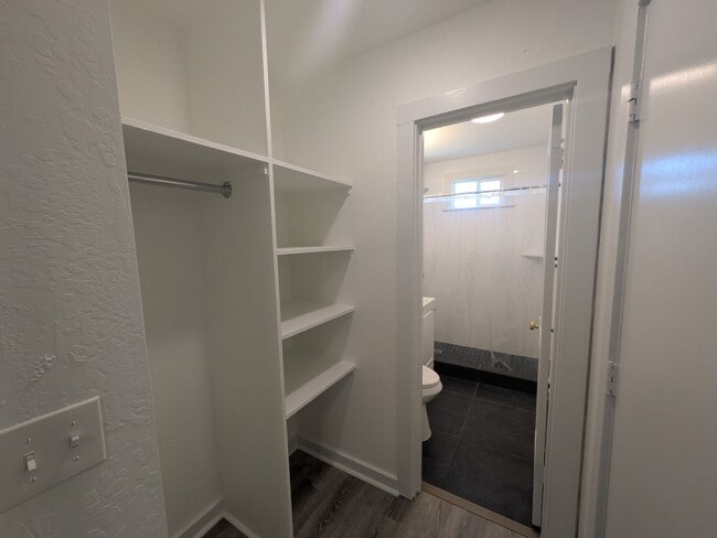 Building Photo - 632