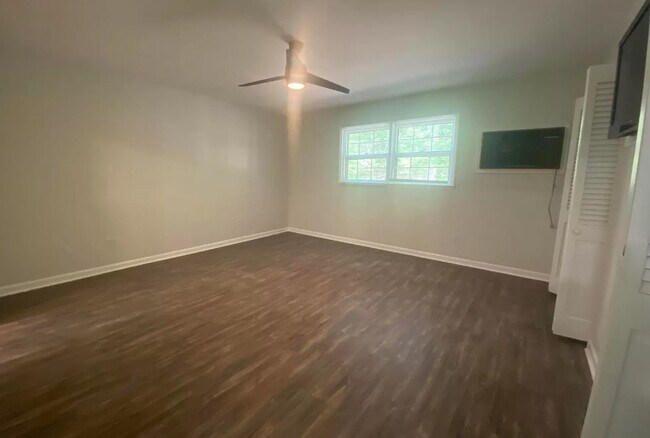 Building Photo - 8033 Navios Dr SE