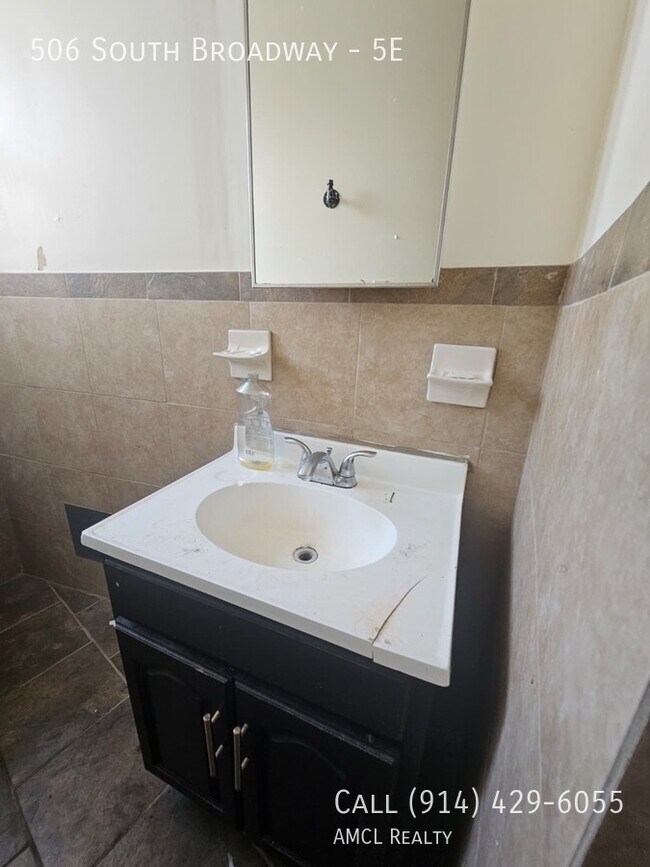 Primary Photo - 506 S Broadway