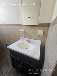 Building Photo - 506 S Broadway