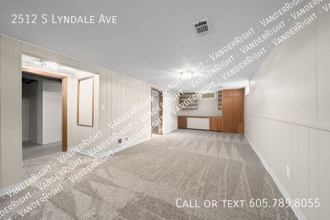 Building Photo - 2512 S Lyndale Ave