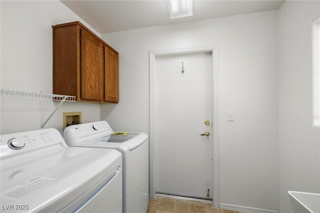 Building Photo - 10416 W Linfield Pl