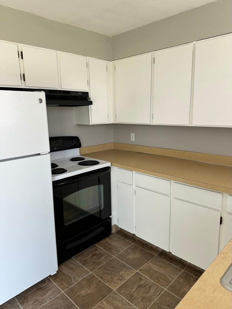 Building Photo - 226 W 21st Ave