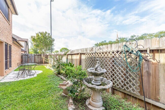 Building Photo - 18242 Vinland Dr