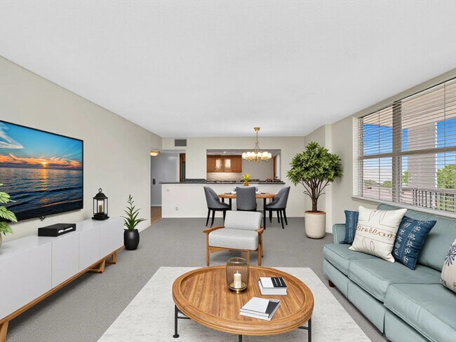 Building Photo - 1150 Hillsboro Mile