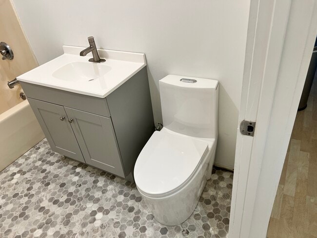 Building Photo - 216 Lake St