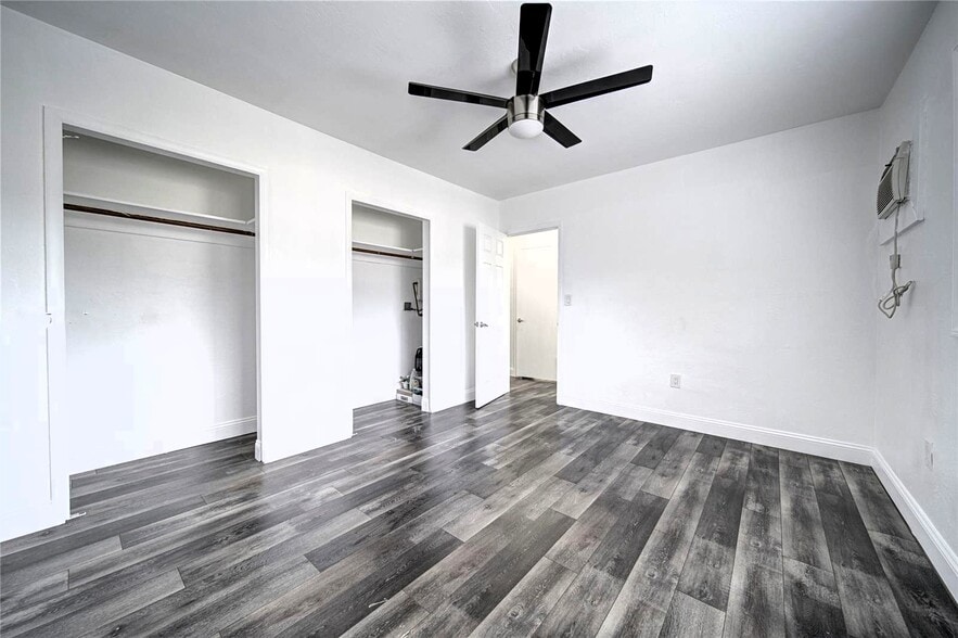 Building Photo - 6565 Santona St