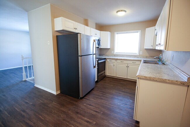 Building Photo - 2006 10th St